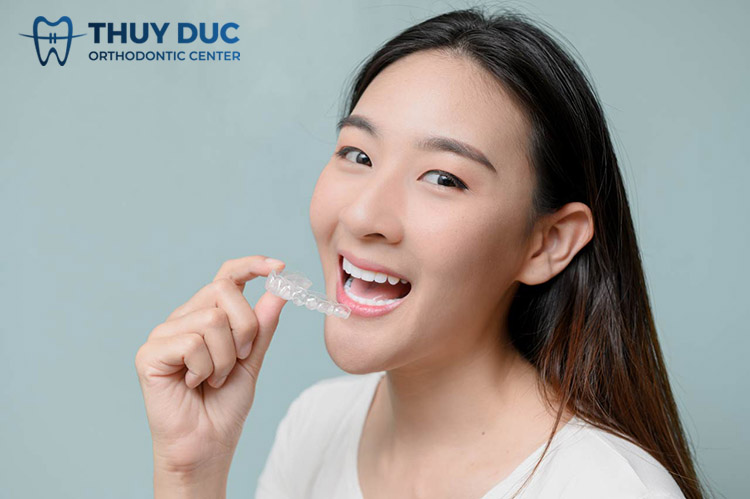 Niềng răng trong suốt Invisalign giá bao nhiêu? 1 Niềng răng trong suốt Invisalign giá bao nhiêu? 1