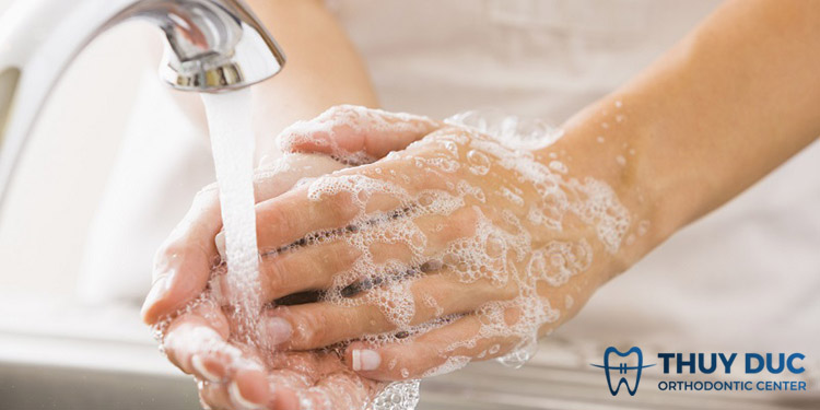 Bước 2: Vệ sinh tay sạch sẽ 1 Bước 2: Vệ sinh tay sạch sẽ 1