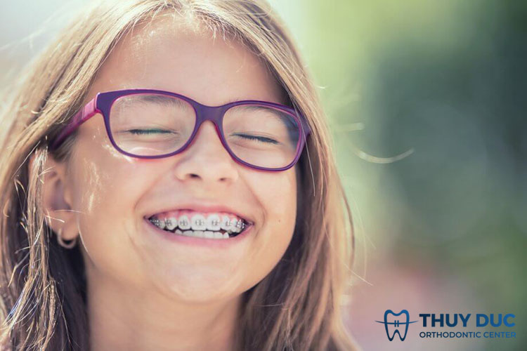 Liệu việc niềng răng đã ảnh hưởng đến quá trình phát triển răng của trẻ 13 tuổi chưa?
