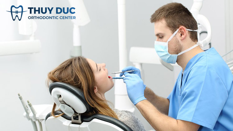 Quy trình cắm vít khi niềng răng thế nào? 1 Quy trình cắm vít khi niềng răng thế nào? 1