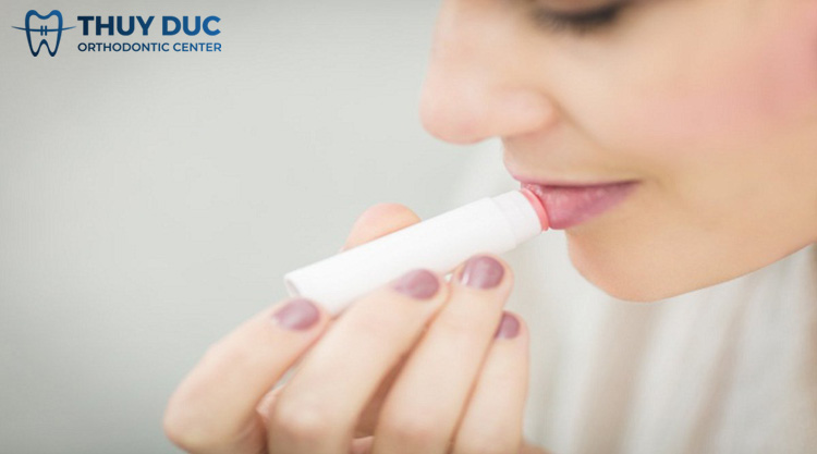 Đừng quên mang theo son dưỡng môi 1 Đừng quên mang theo son dưỡng môi 1