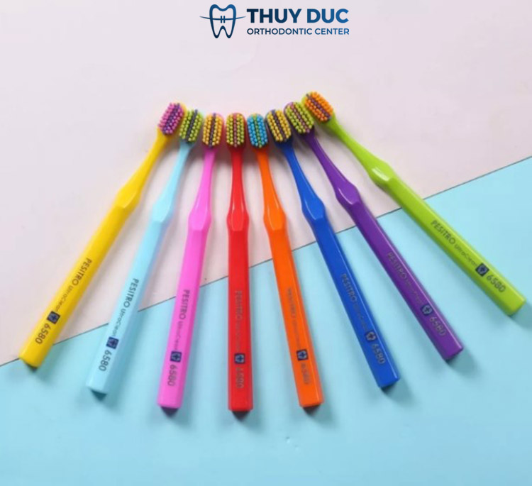 Top 5 bàn chải rãnh tốt nhất cho răng niềng 1