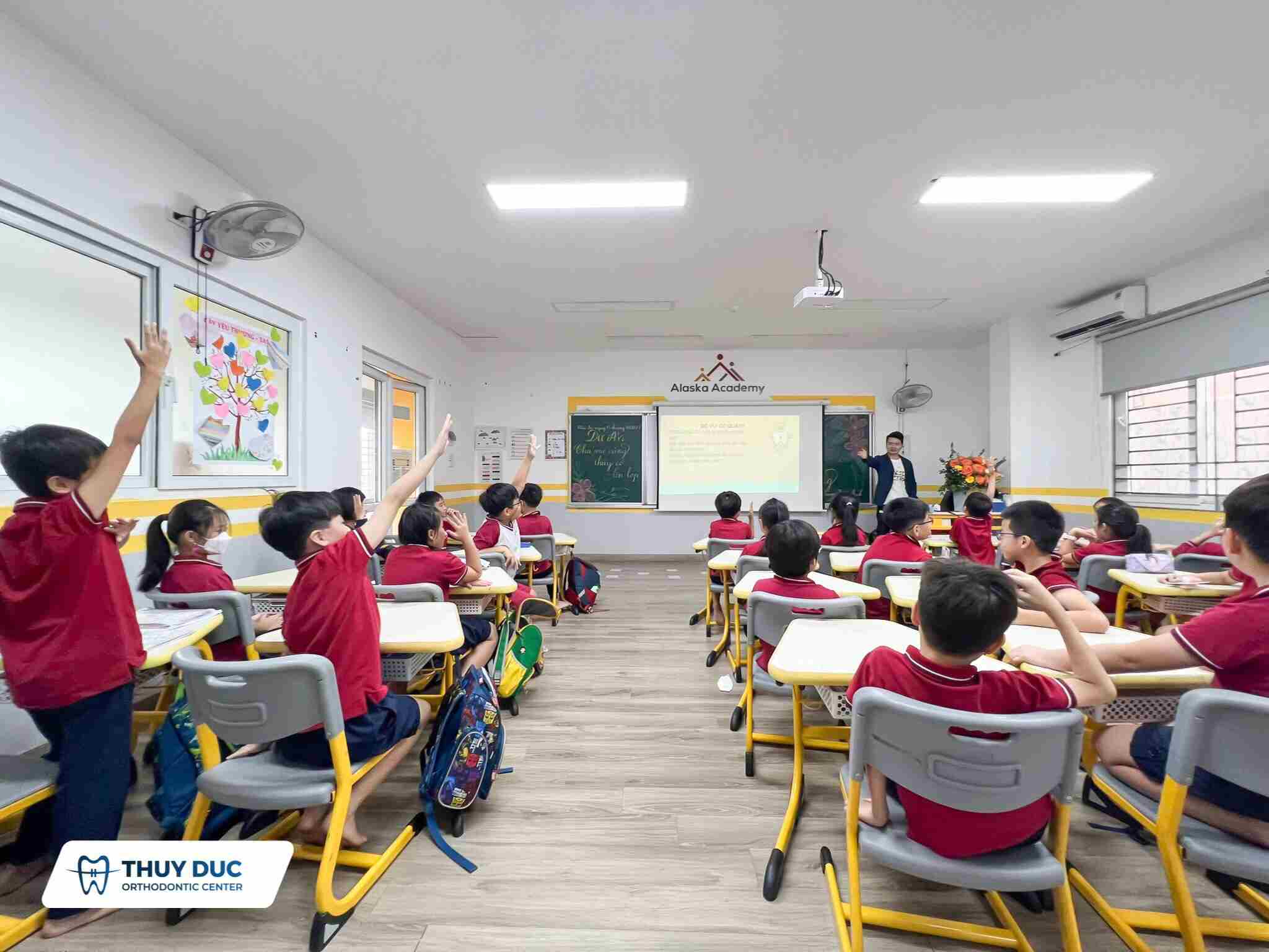 CÁC BẠN NHỎ ƠI, CÙNG BÁC SĨ ĐỨC HỌC CÁCH CHĂM SÓC RĂNG MIỆNG NHÉ! 2 CÁC BẠN NHỎ ƠI, CÙNG BÁC SĨ ĐỨC HỌC CÁCH CHĂM SÓC RĂNG MIỆNG NHÉ! 2