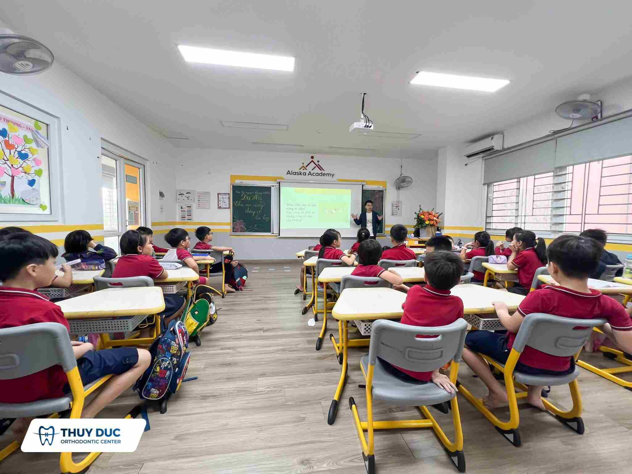 CÁC BẠN NHỎ ƠI, CÙNG BÁC SĨ ĐỨC HỌC CÁCH CHĂM SÓC RĂNG MIỆNG NHÉ! 5 CÁC BẠN NHỎ ƠI, CÙNG BÁC SĨ ĐỨC HỌC CÁCH CHĂM SÓC RĂNG MIỆNG NHÉ! 5