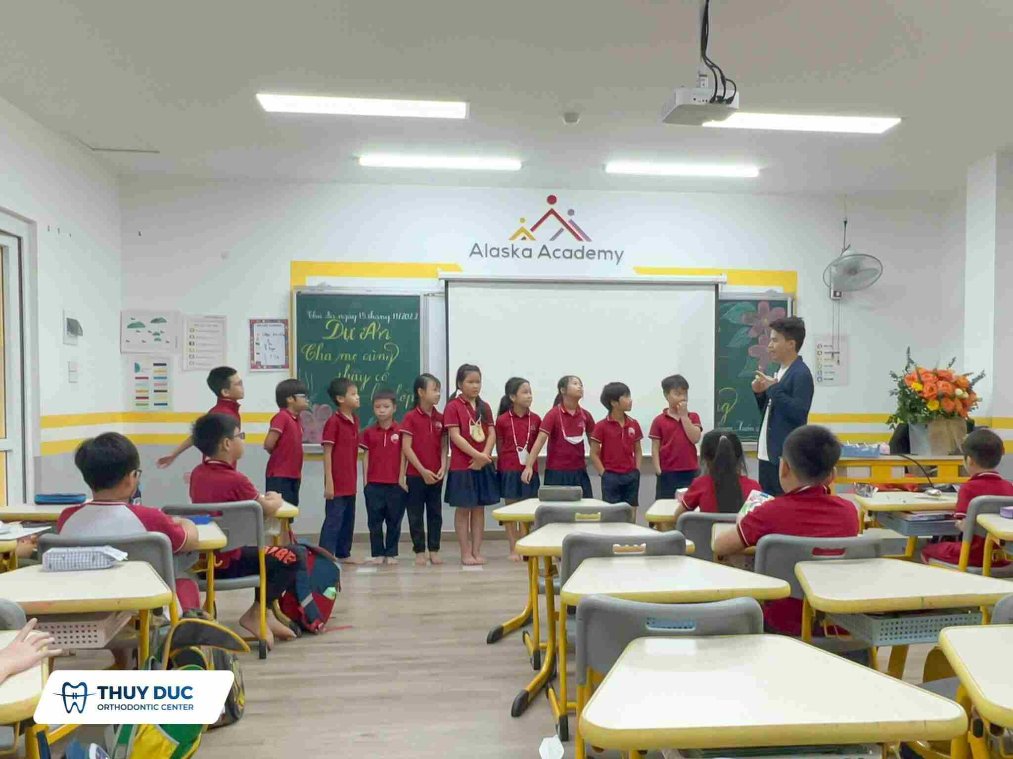 CÁC BẠN NHỎ ƠI, CÙNG BÁC SĨ ĐỨC HỌC CÁCH CHĂM SÓC RĂNG MIỆNG NHÉ! 4 CÁC BẠN NHỎ ƠI, CÙNG BÁC SĨ ĐỨC HỌC CÁCH CHĂM SÓC RĂNG MIỆNG NHÉ! 4