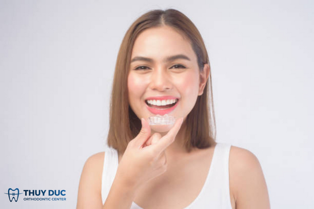 Bị tụt lợi có niềng răng được không? 1