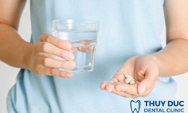 Uống thuốc theo đơn bác sĩ kê 1