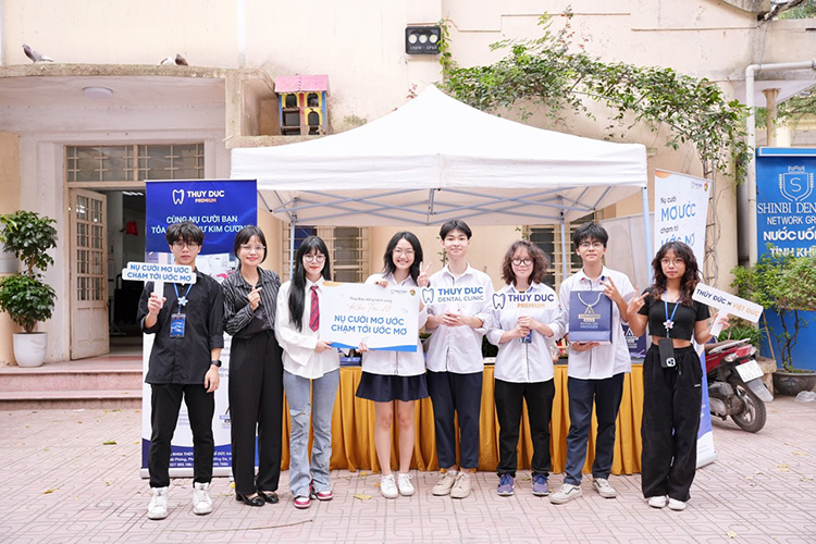 NHA KHOA THÚY ĐỨC X THPT VIỆT ĐỨC: HÂN HẠNH LÀ NHÀ TÀI TRỢ KIM CƯƠNG CHO CHƯƠNG TRÌNH 