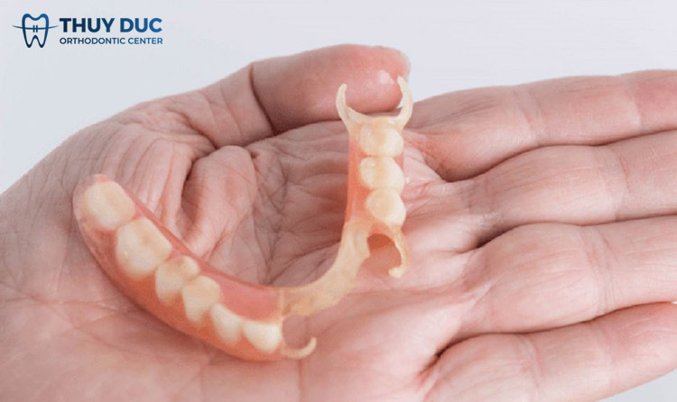 Hàm giả tháo lắp bằng nhựa dẻo 1