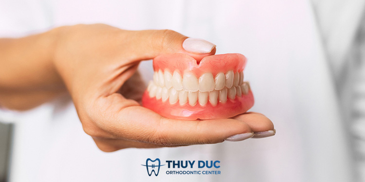 2. Ưu điểm và hạn chế của răng giả tháo lắp 1