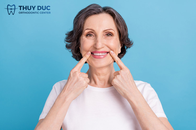 3. Ưu điểm và hạn chế của trồng răng sứ bắc cầu 1