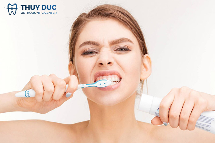 Đánh răng sai cách 1
