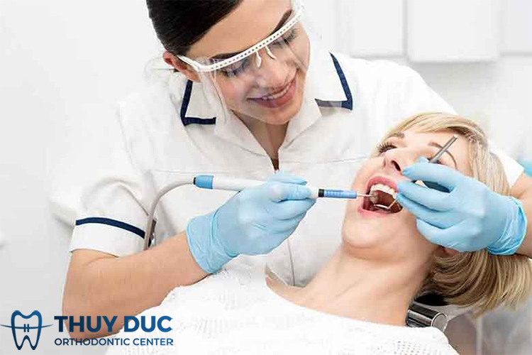 Đánh bóng và lấy cao răng định kỳ 6 tháng 1 lần 1 Đánh bóng và lấy cao răng định kỳ 6 tháng 1 lần 1