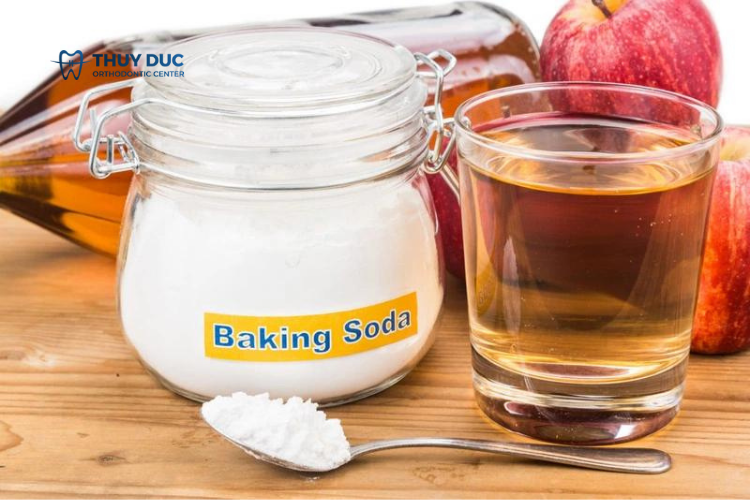 Kết hợp giấm táo và baking soda để làm trắng răng 1