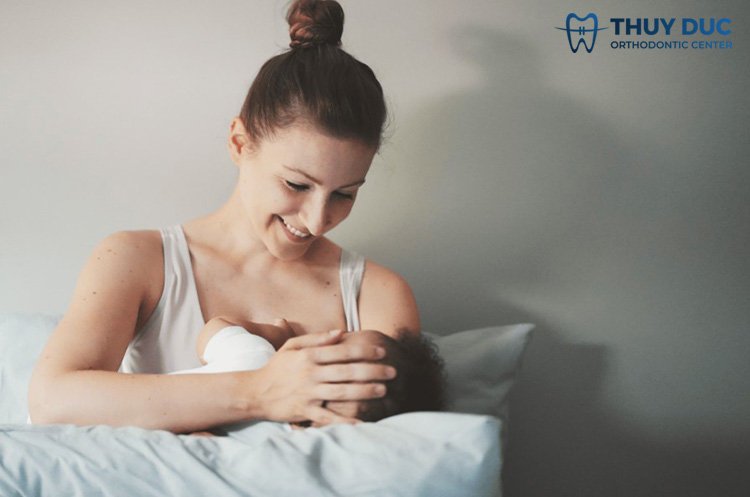 Thời điểm thích hợp nhất để niềng răng khi đang cho con bú 1