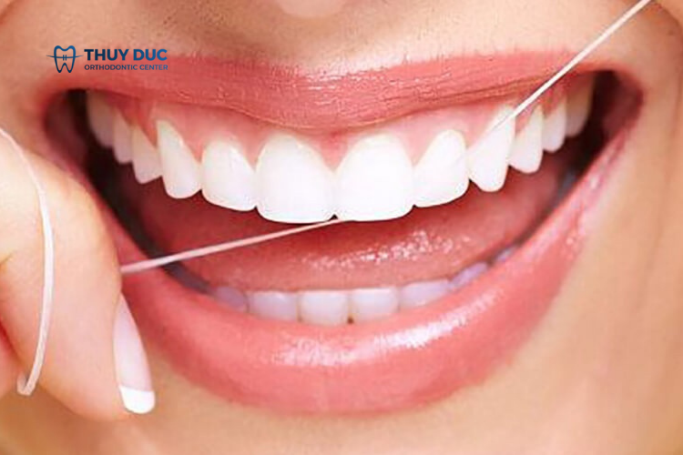 Chăm sóc răng miệng đúng cách sau khi thực hiện bọc răng sứ implant 1 Chăm sóc răng miệng đúng cách sau khi thực hiện bọc răng sứ implant 1